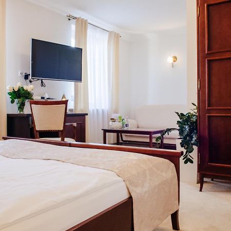 Hotel Koloseum Turek Extérieur photo