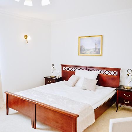 Hotel Koloseum Turek Extérieur photo