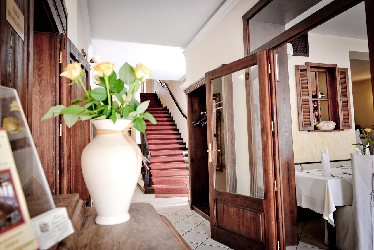 Hotel Koloseum Turek Extérieur photo