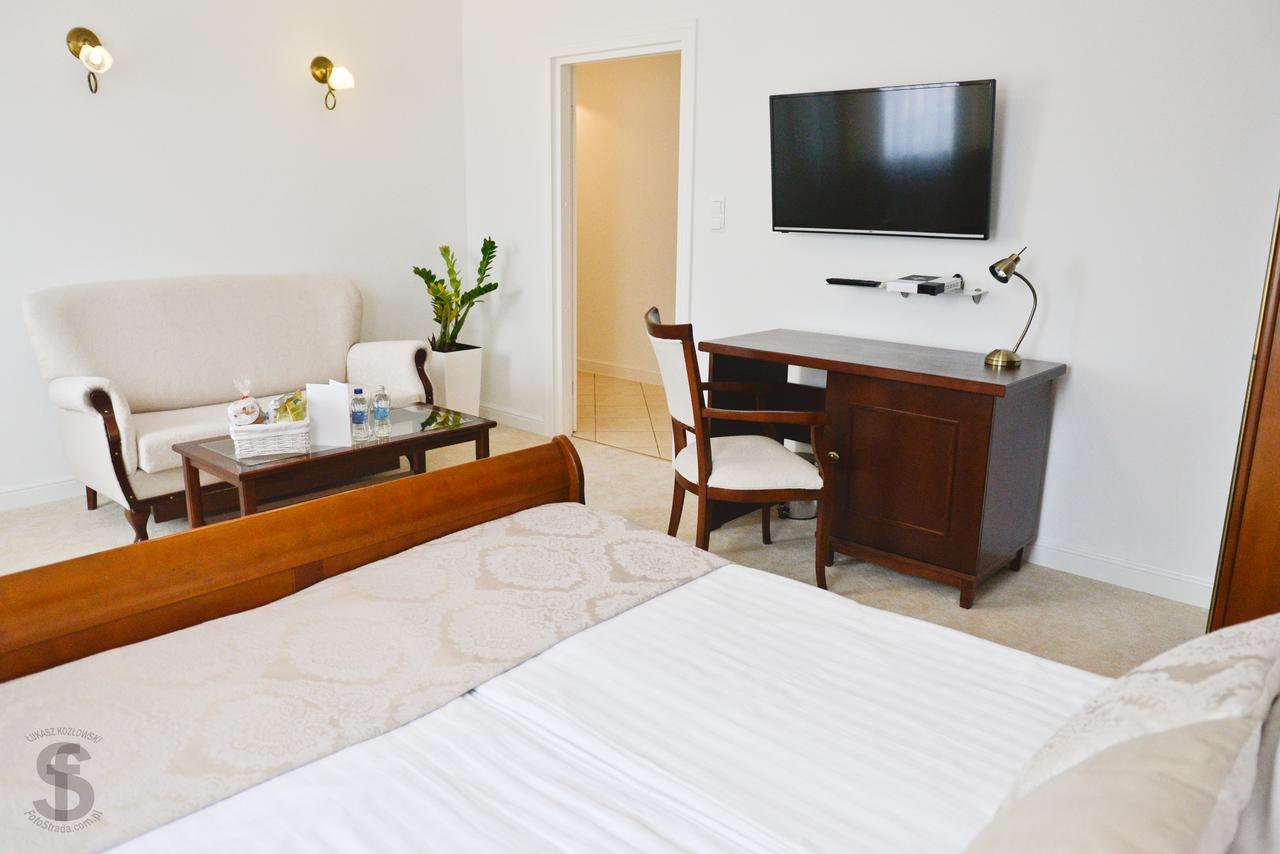 Hotel Koloseum Turek Extérieur photo