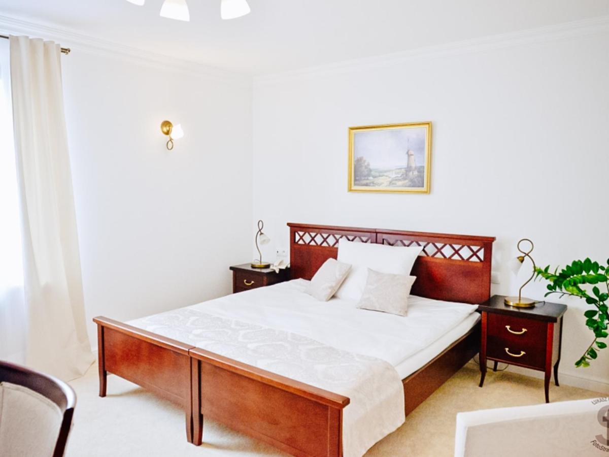 Hotel Koloseum Turek Extérieur photo