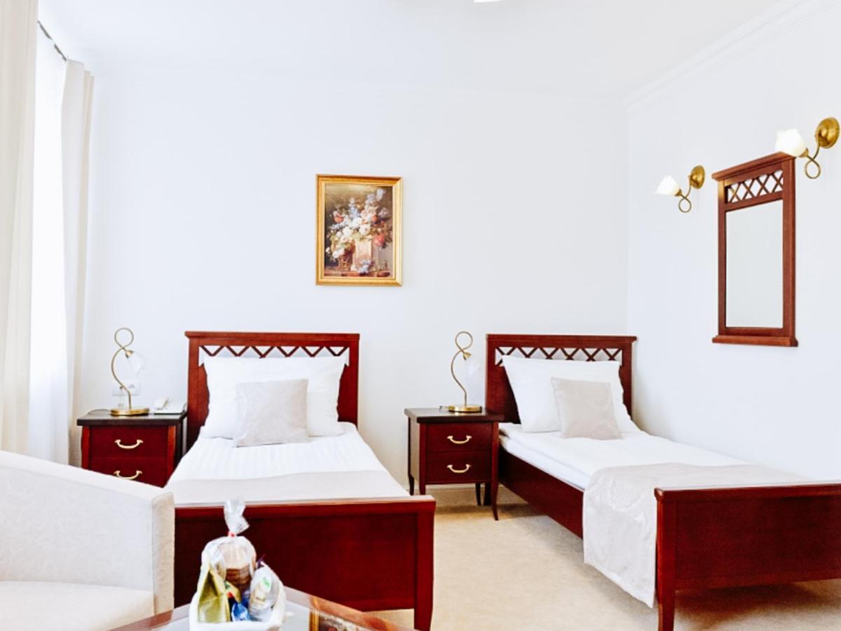 Hotel Koloseum Turek Extérieur photo