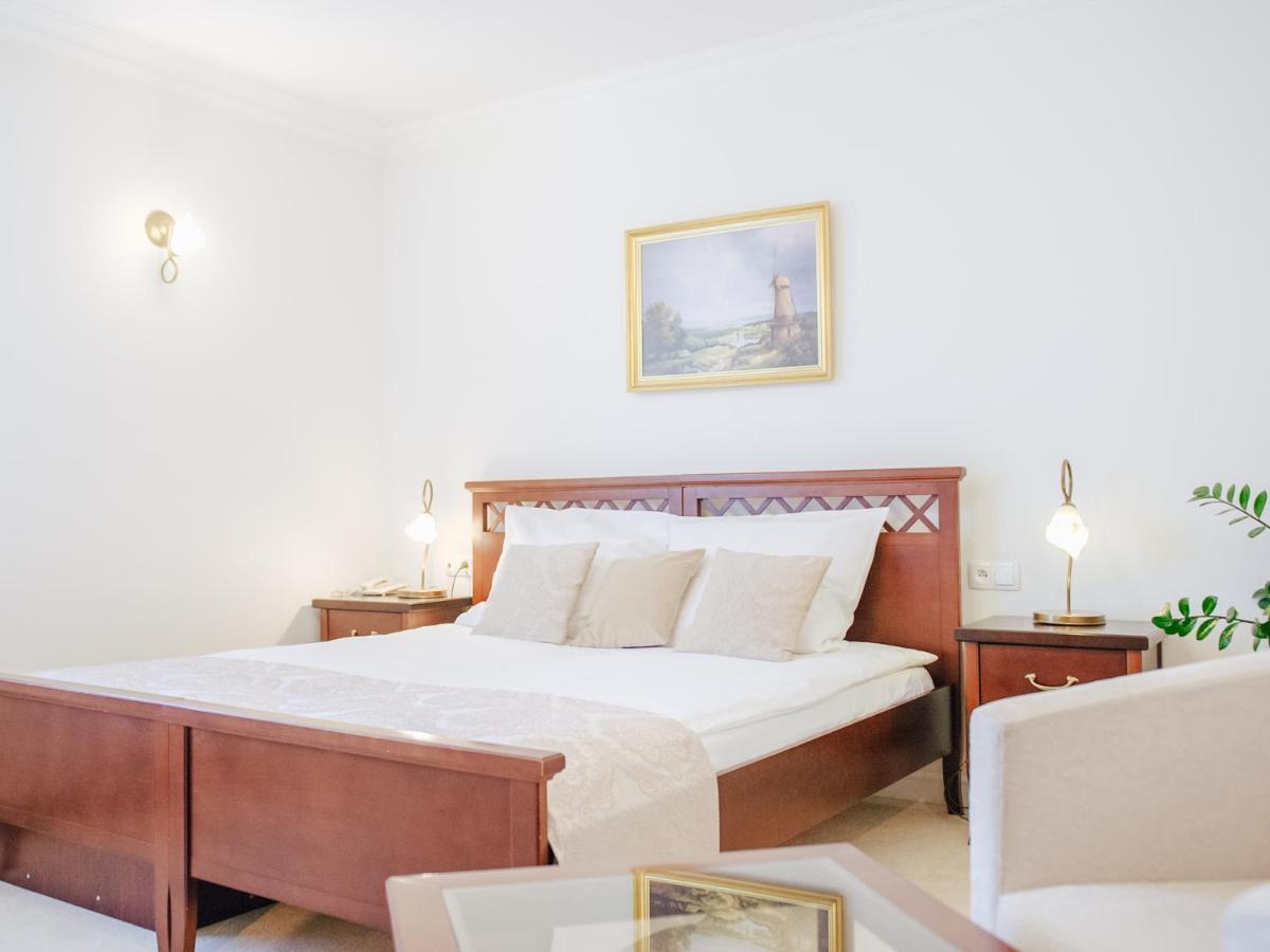 Hotel Koloseum Turek Extérieur photo
